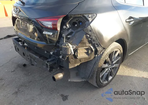 2018 Mazda Mazda3 Touring z USA, uszkodzony, nr VIN 3MZBN1L3XJM272248